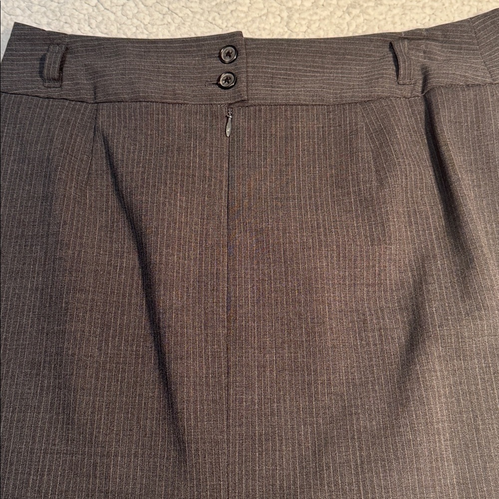 Banana Republic Women’s Gray Pinstripe Suit - Picture 11 of 12